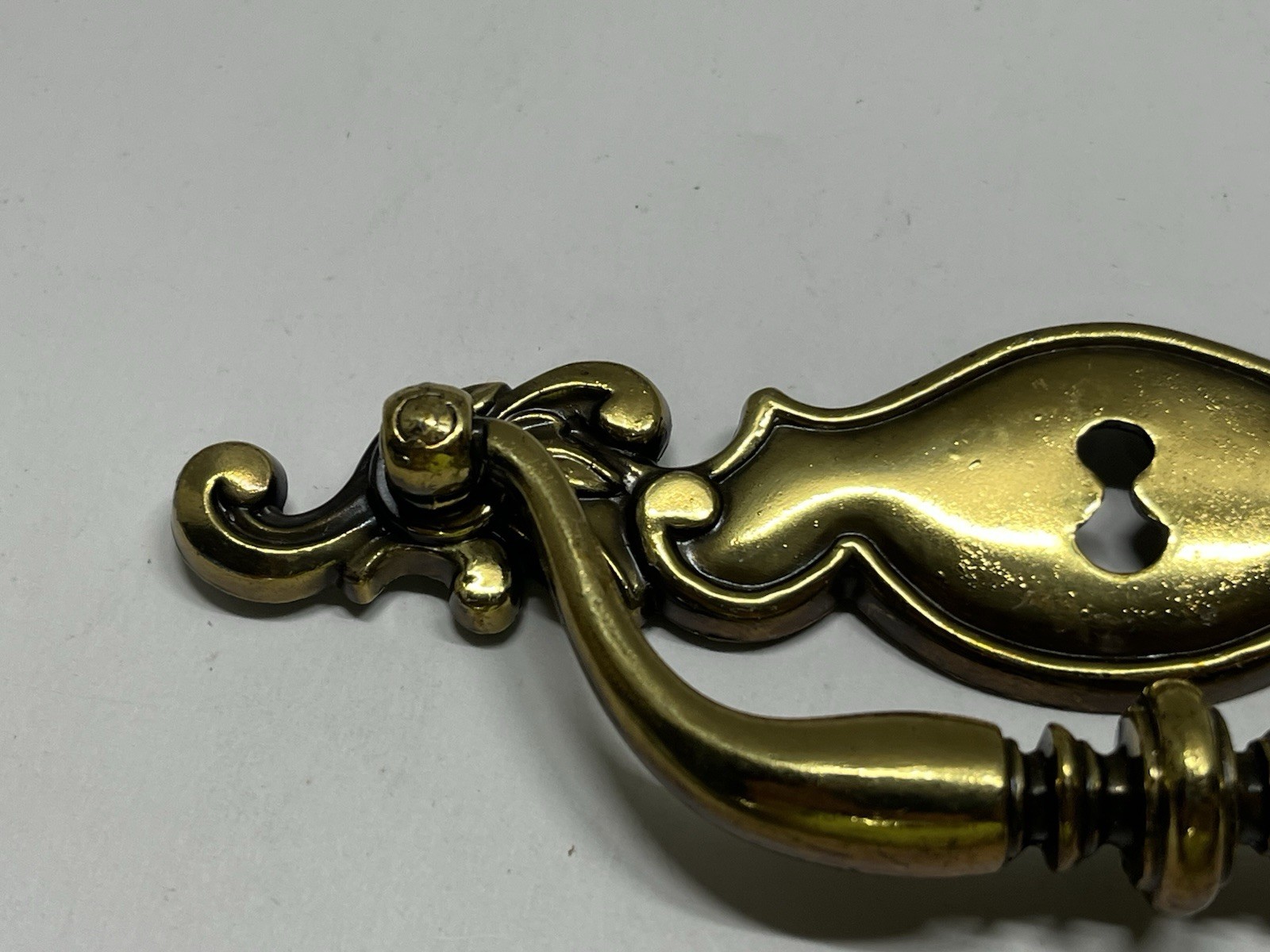 Vtg.NOS Heavy Brass Plated Chippendale Style W/Keyhole Center Drop Bail Pull