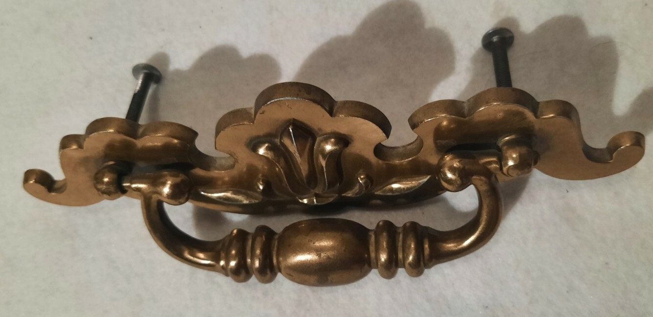 VINTAGE KEELER BRASS CO DRESSER PULLS FLORAL DESIGN LOT 8