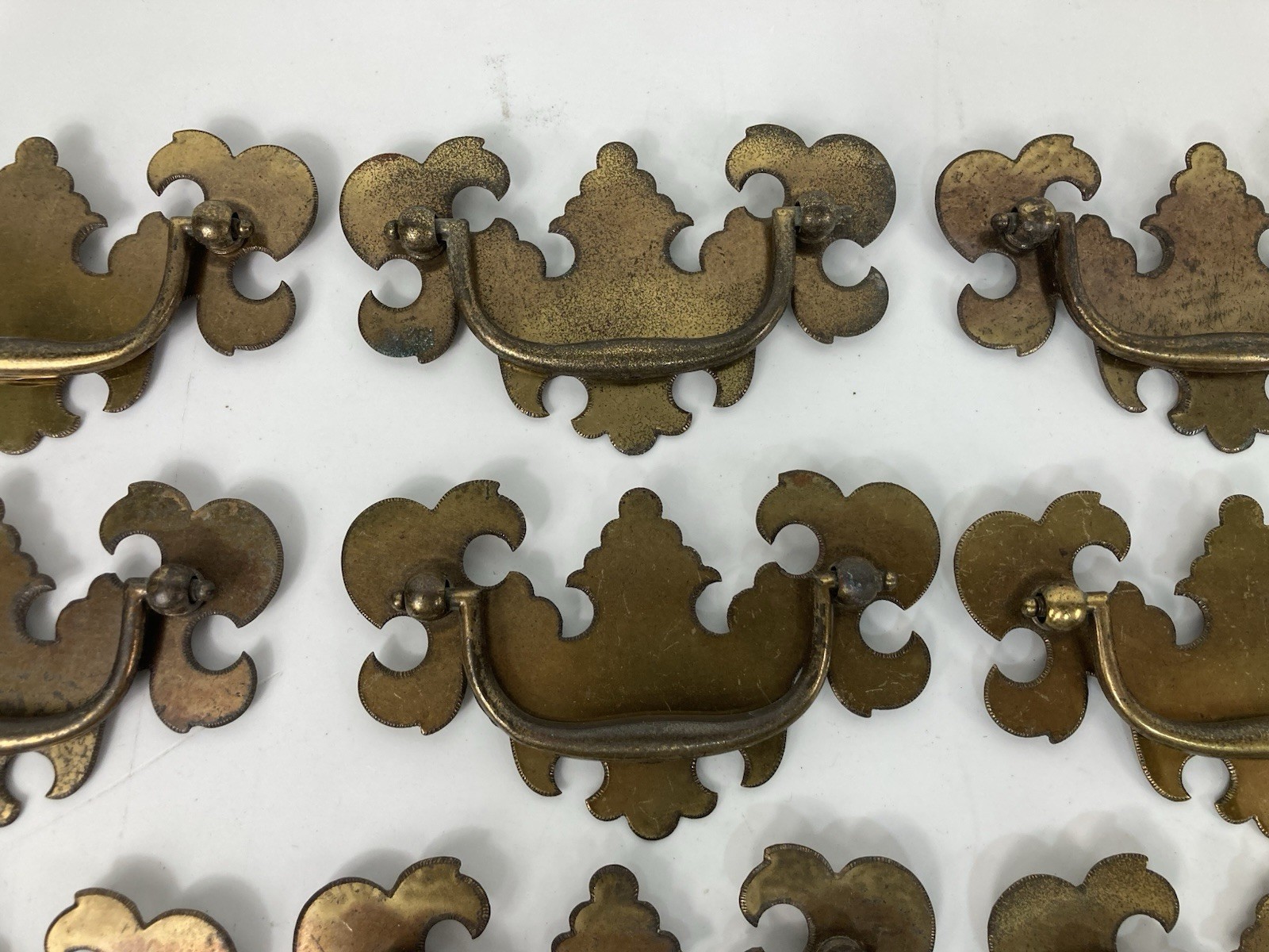 Vtg Reclaimed Brass Chippendale Batwing Bail Drawer Pulls Set Of 13 Patina