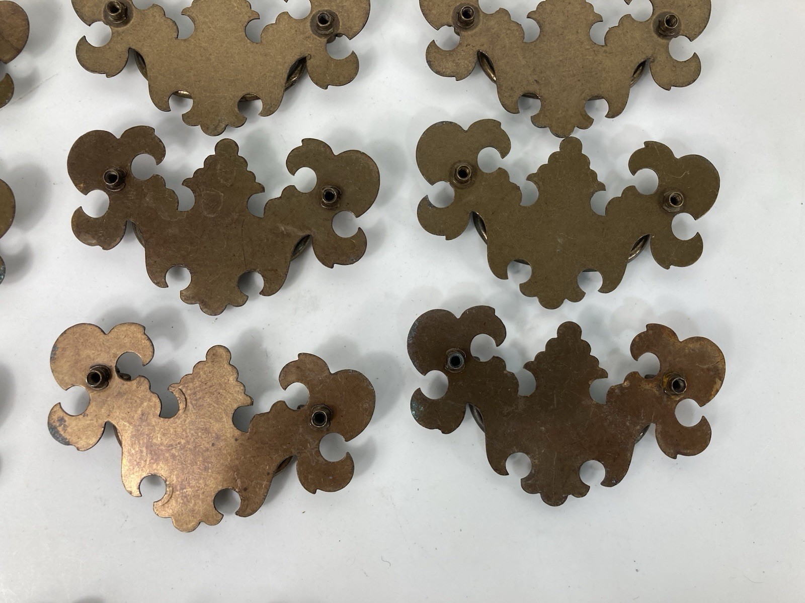 Vtg Reclaimed Brass Chippendale Batwing Bail Drawer Pulls Set Of 13 Patina