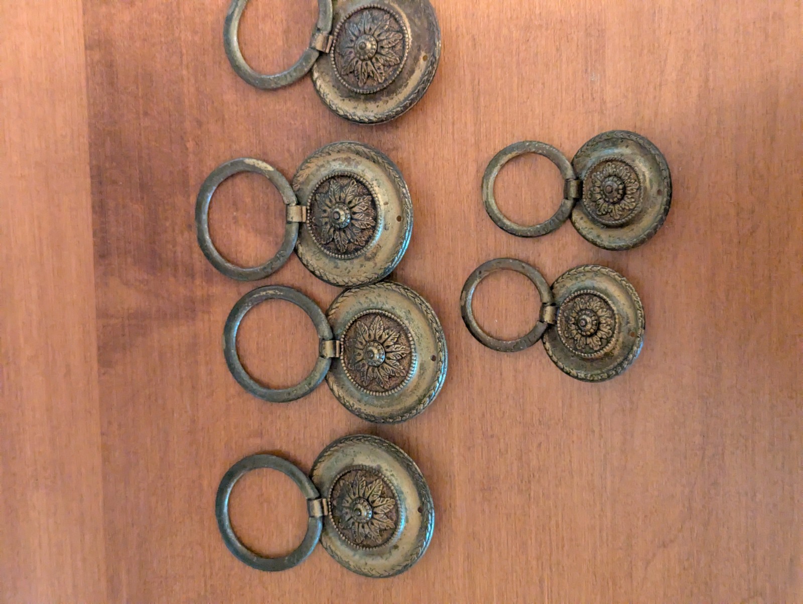 6-ANTIQUE STAMPED ORNATE BRASS/METAL PULLS BAIL.(4) LARGER (2) SMALLER LOTAB