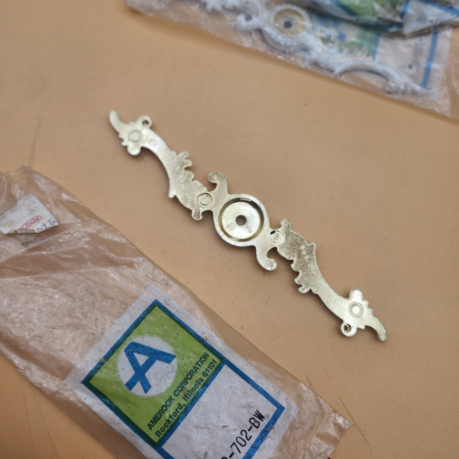 Vintage AMEROCK FRENCH PROVINCIAL 6″ Backplate white gold T- 702