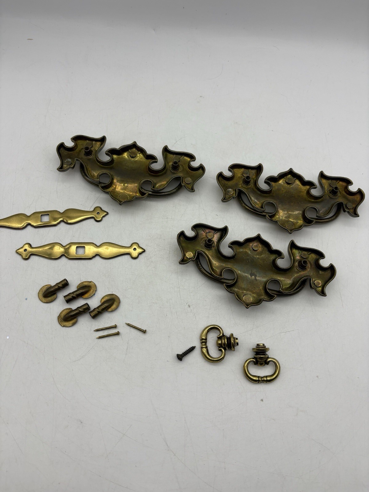 Lot Keller Brass Co N-2469 Drawer Pulls Handles. 5″ x 2-1/2″. Holes 3″ apart.