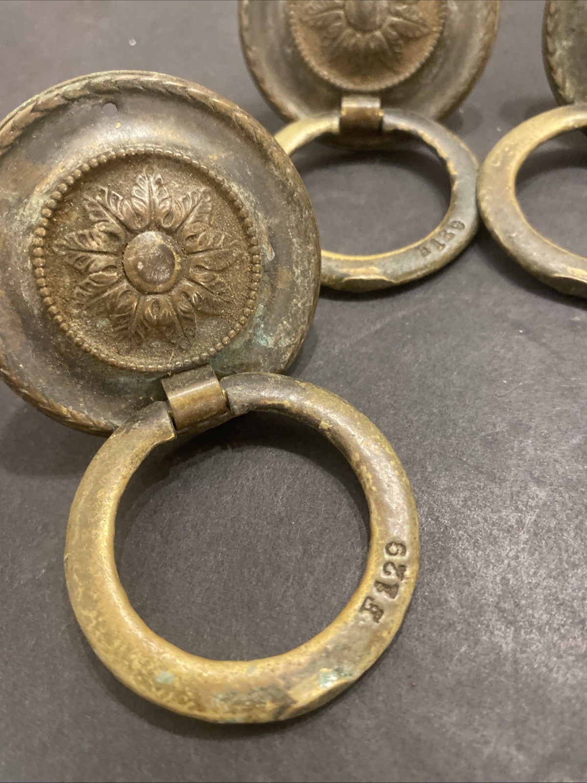 Ave Home Traditional Rosette Ring Pull Brass Finish B5