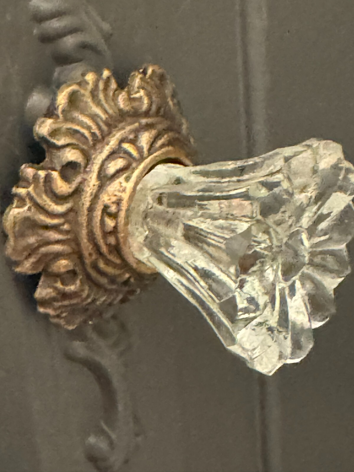 ONE; Vintage-Brass Metal Flower Crystal Clear Glass bronzed Knob Handle pulls