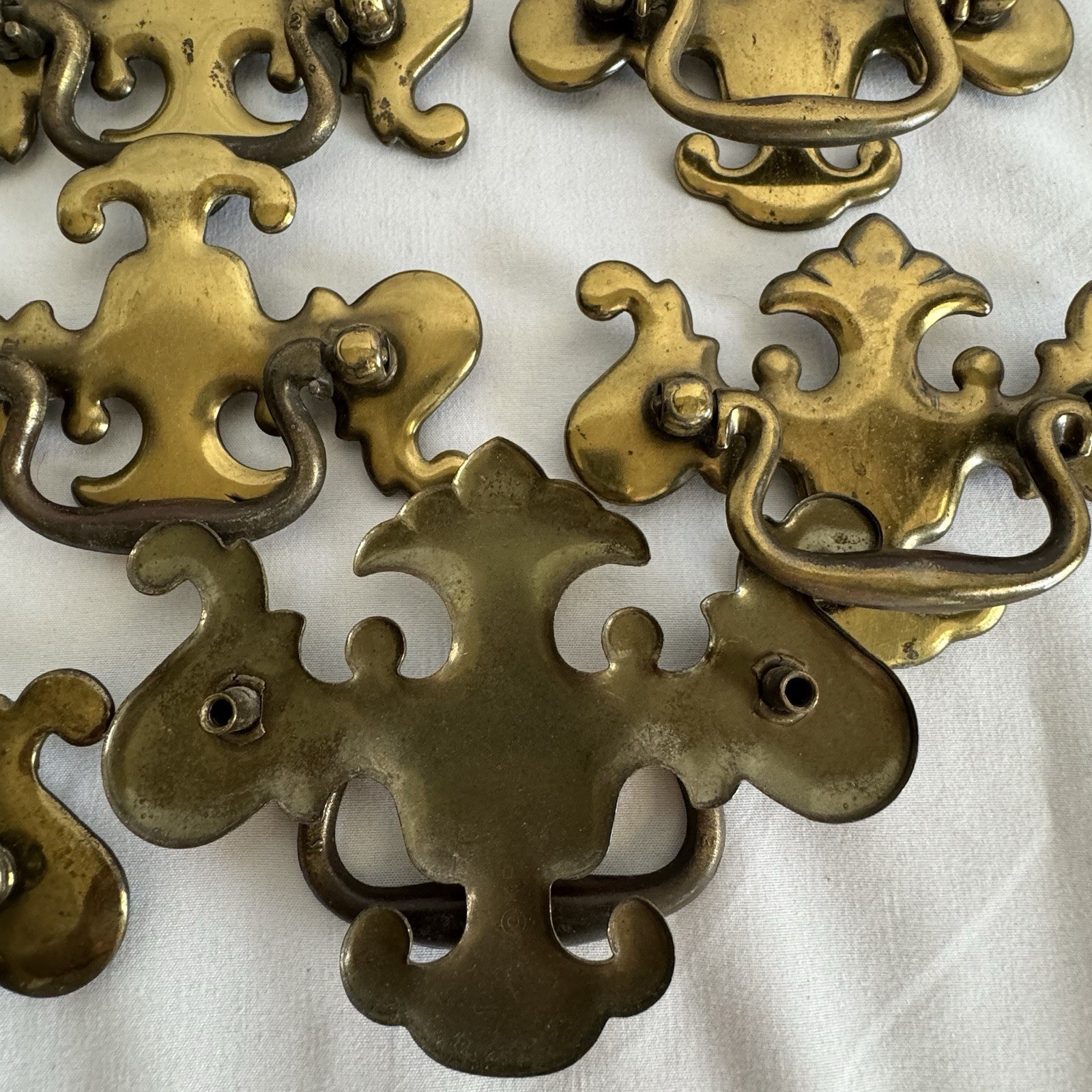 VTG Set Of 23 KBC (KEELER BRASS CO) Brass Drawer Pulls 6 Lg 14 Sm w/all But 2 Sc