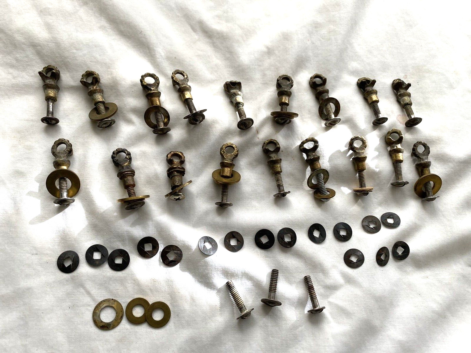 VINTAGE/MODERN DRAWER CABINET KNOBS PULLS & ACCESSORIES-MIXED LOT OF 141