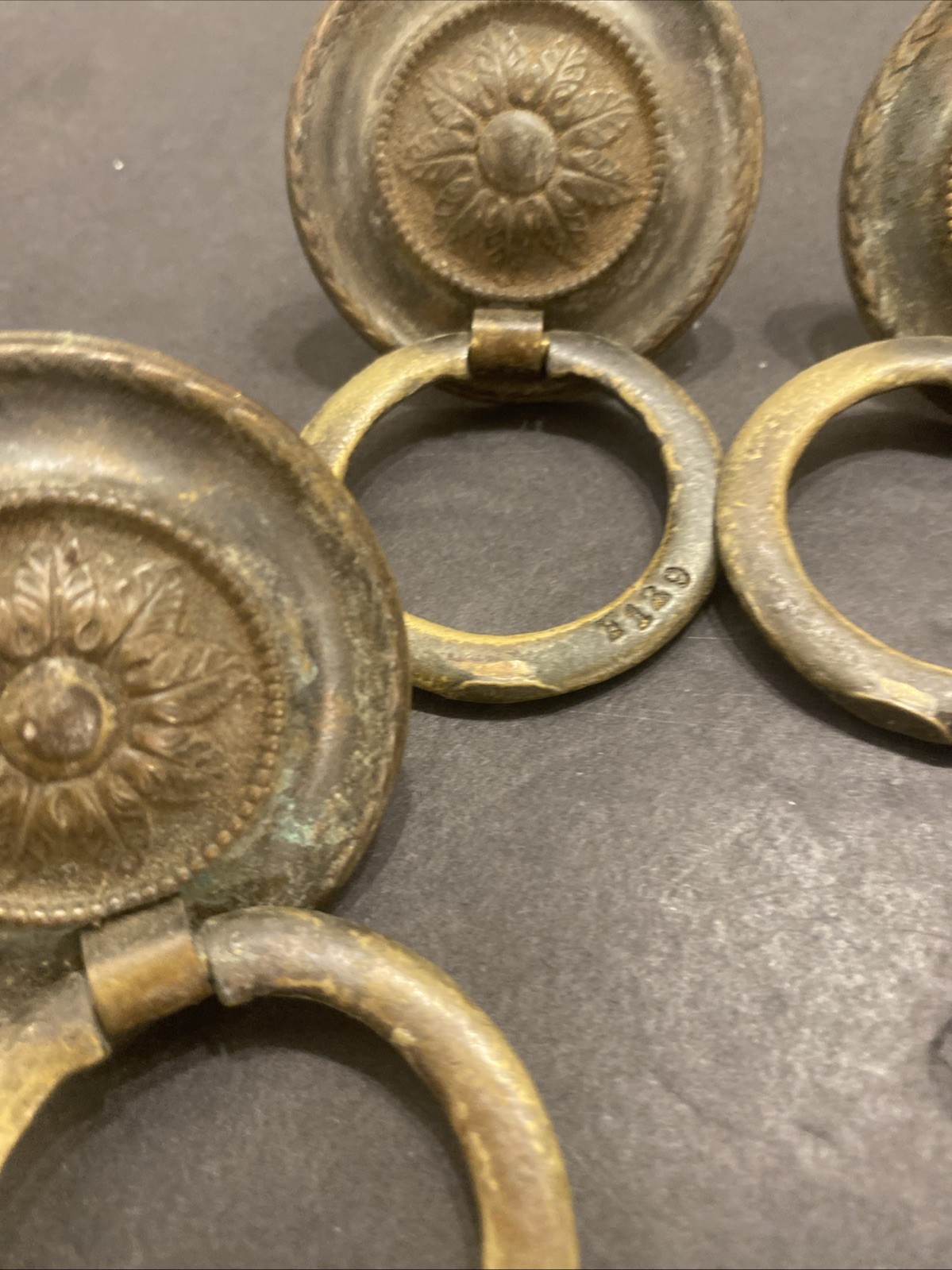 Ave Home Traditional Rosette Ring Pull Brass Finish B5