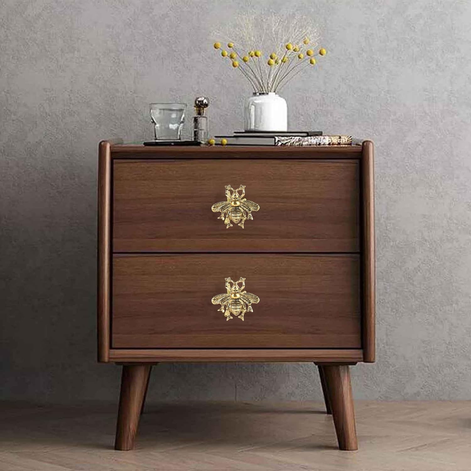 Distinctive Vintage Brass Knobs – 6 Set in Antique Gold for Cupboards & Dressers