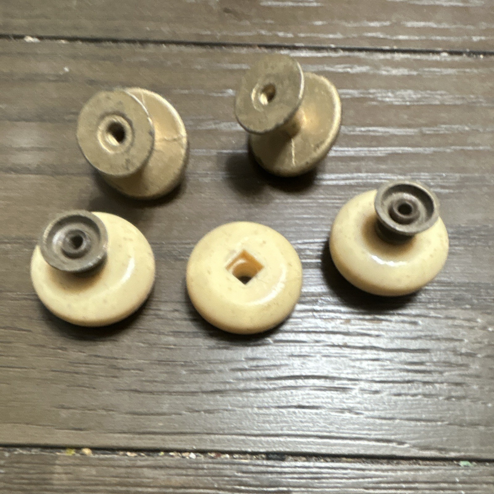 Lot of 5 Vintage Beige Ceramic & Gold Tone Metal Round Drawer Knobs Bakelite(?)