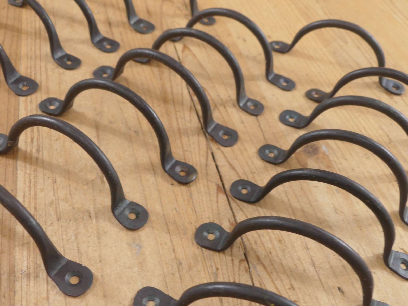 20 HAND FORGED IRON DRAWER BIN PULLS 4 1/4″ LONG CABINET HANDLES KITCHEN BATH