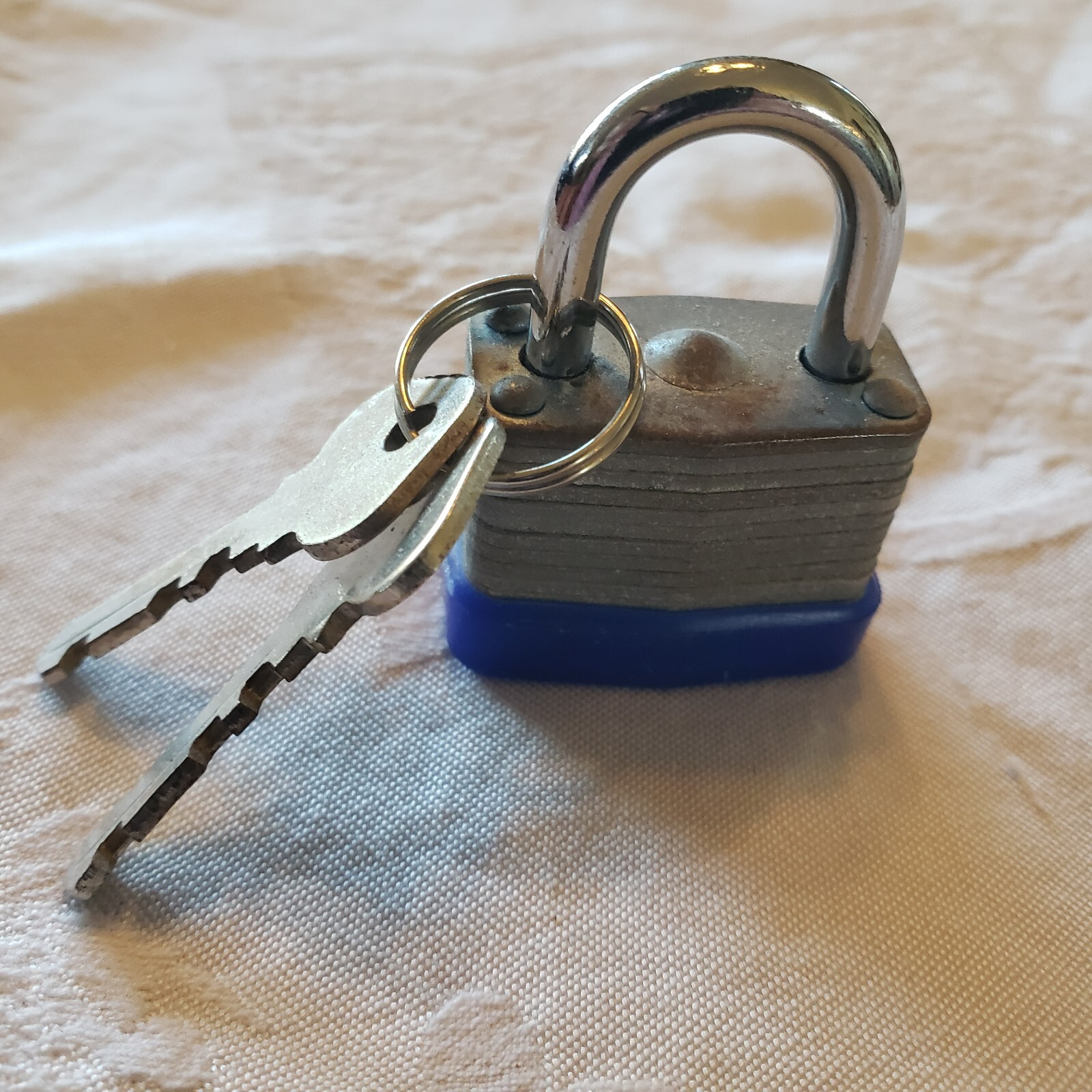 VTG Pad Lock 30mm with Two Keys Chrome 1.25″ Wide 1.75″ Tall Blue Edge
