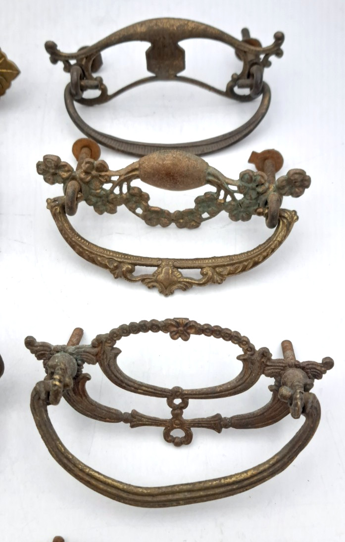 Lot of Mixed Antique/Vintage Hardware Furniture Drawer Pulls Handles Metal Brass