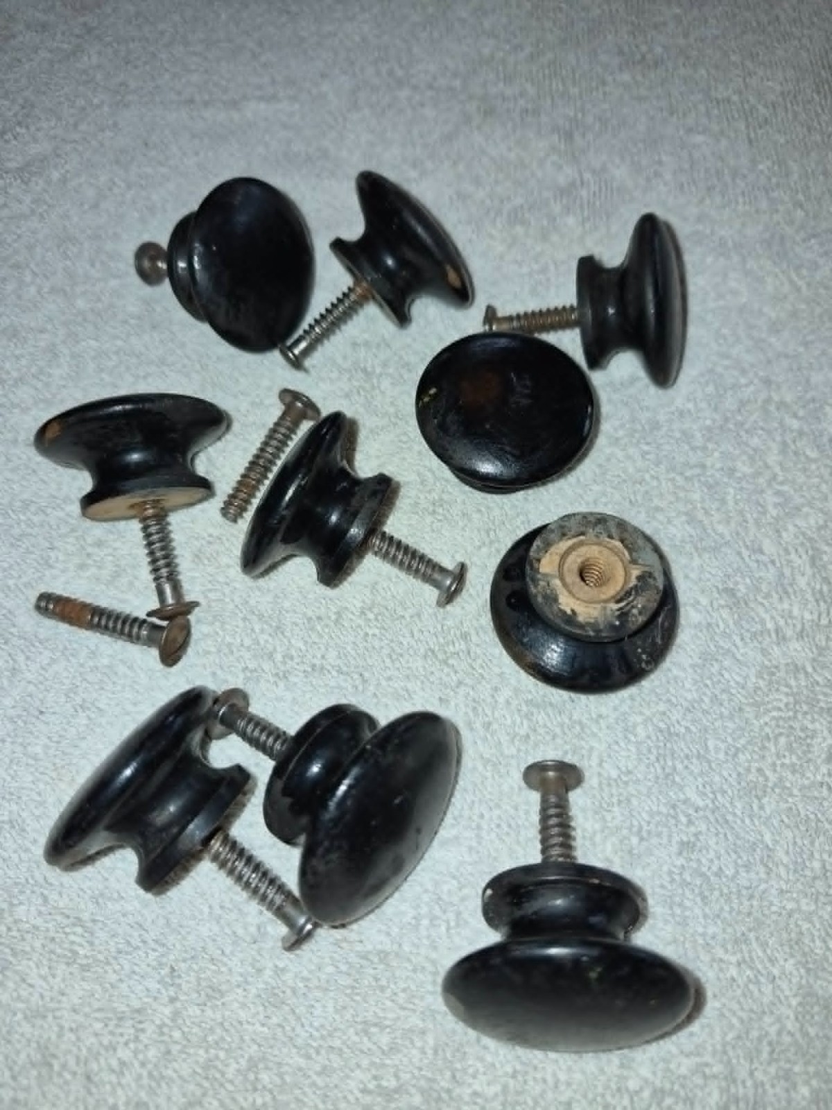 (10) ANTIQUE VINTAGE DRAWER PULLS WOOD 1 1/2″ ROUND WITH SCREWS MATCHED SET