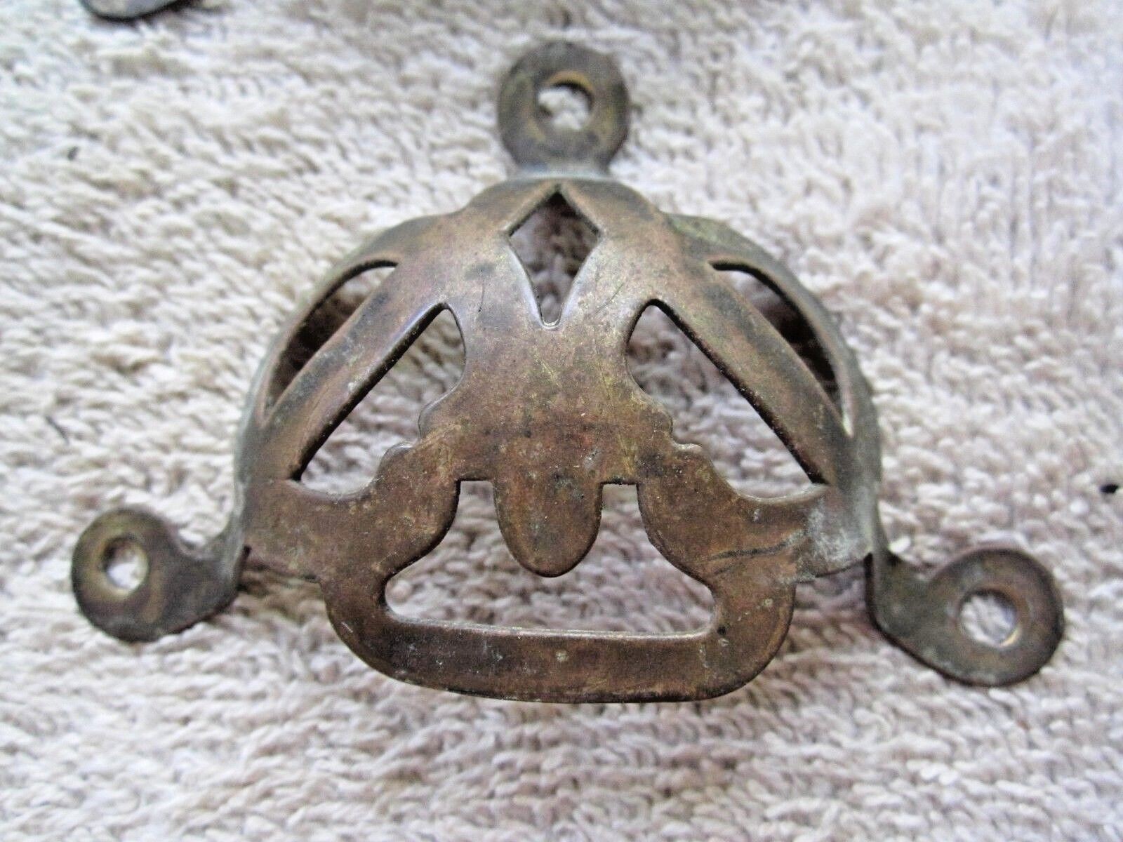 4 ANTIQUE VINTAGE UNIQUE MATCHING FINGER BRASS DRAWER PULLS