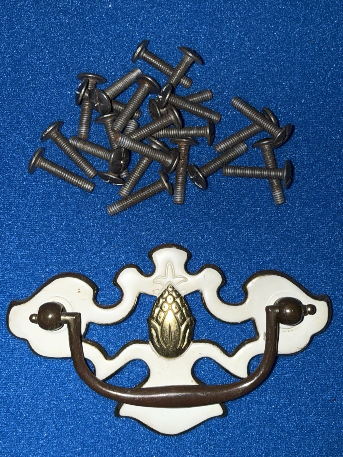 12 Vtg Bassett Drop Bail 1960s Pull Handle Pineapple White/Brass 3″ Centers MCM