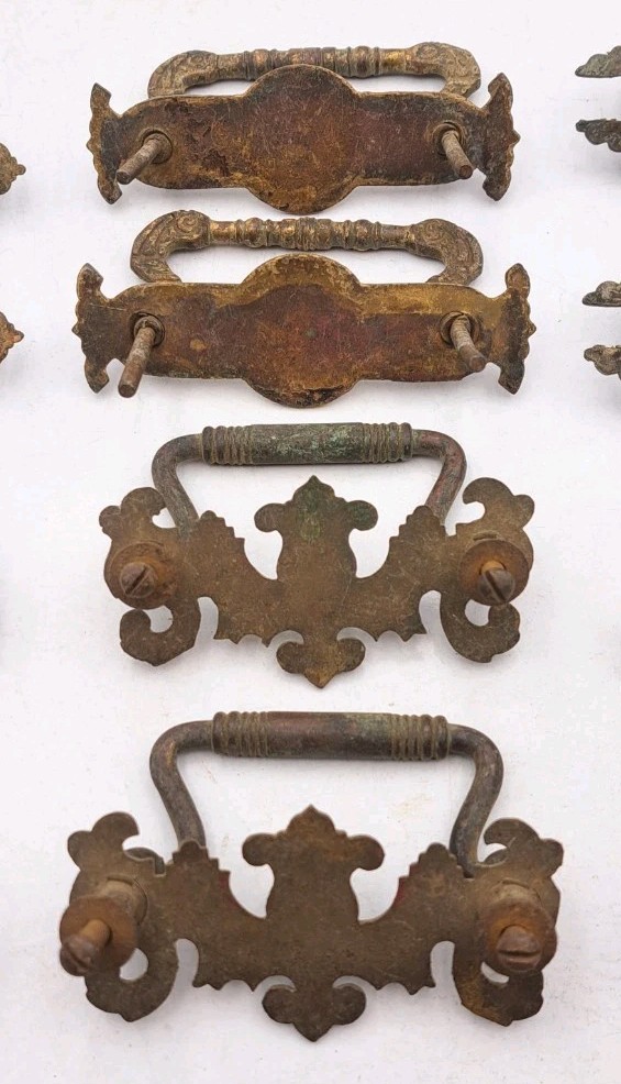 Lot of Mixed Antique/Vintage Hardware Furniture Drawer Pulls Handles Metal Brass