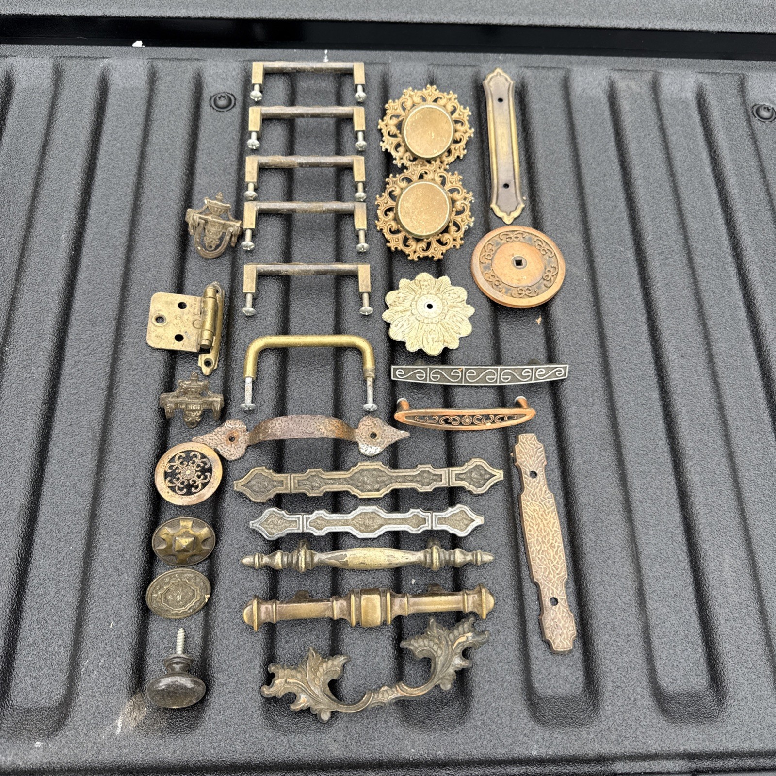 Lot Of Antique & Vintage Misc Hardware Lock Drawer Pulls & Cabinet Knobs Metal