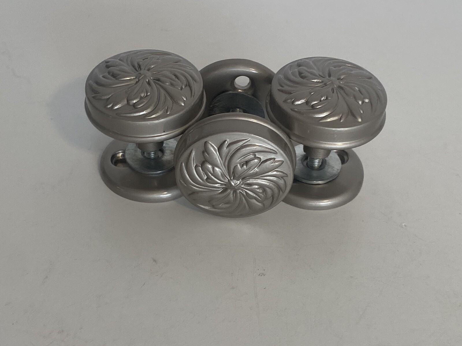 3x – Pewter Look Pulls Raised Floral 1-1/4” Round w/In/Out Mounting Bracket Read