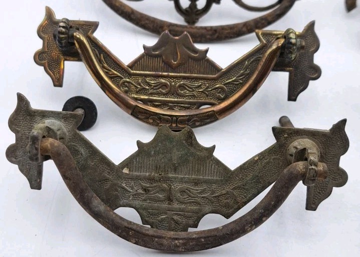 Lot of Mixed Antique/Vintage Hardware Furniture Drawer Pulls Handles Metal Brass