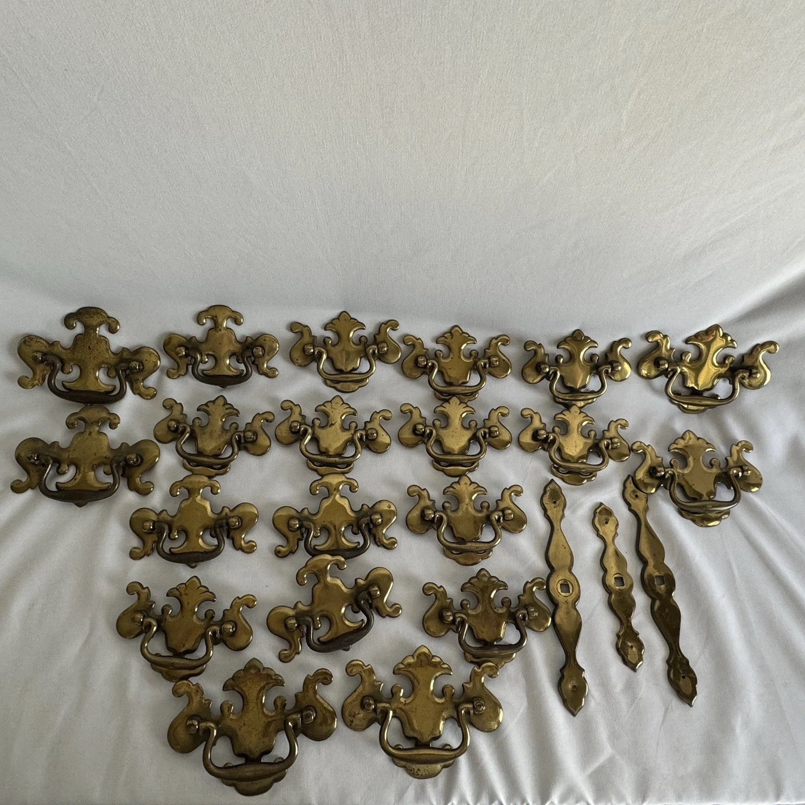 VTG Set Of 23 KBC (KEELER BRASS CO) Brass Drawer Pulls 6 Lg 14 Sm w/all But 2 Sc