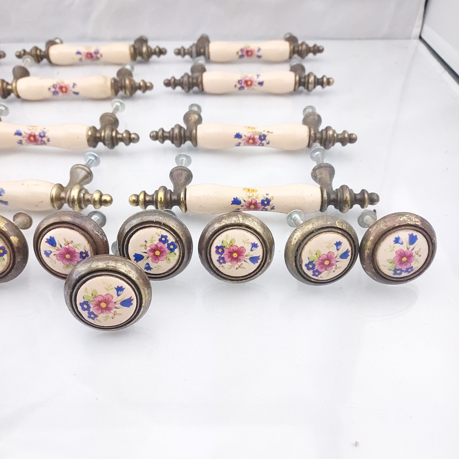 1960s Floral Beige Porcelain Brass End 3″ Drawer Pull Handle & Rounds Nat’l Lock