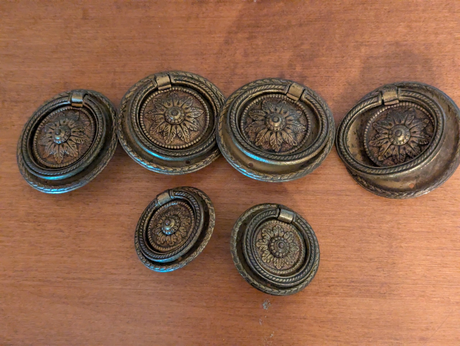 6-ANTIQUE STAMPED ORNATE BRASS/METAL PULLS BAIL.(4) LARGER (2) SMALLER LOTAB