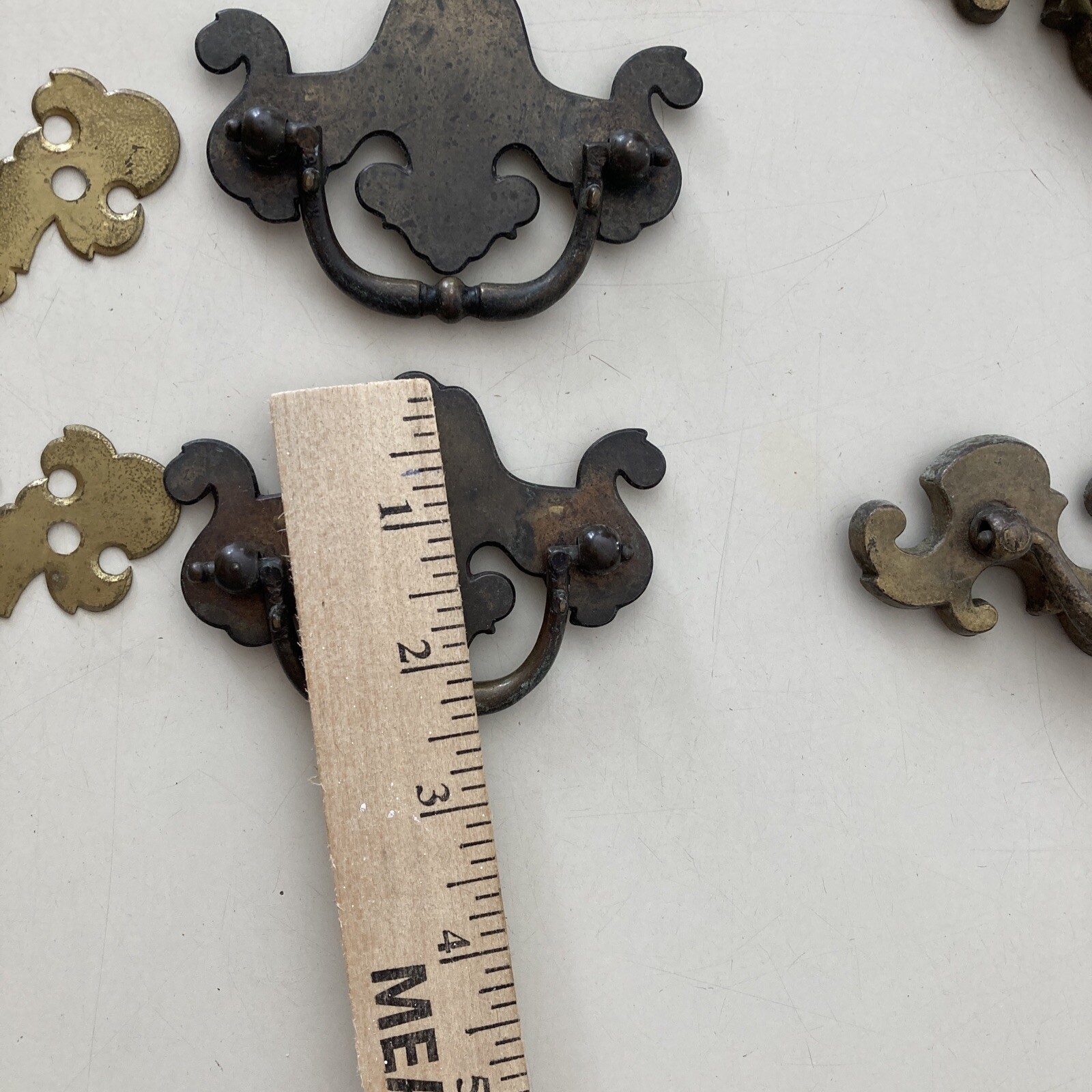 Vintage Hardware 8 Dresser Drawer Plates & 17 Dresser Drawer Pulls – mixed lot