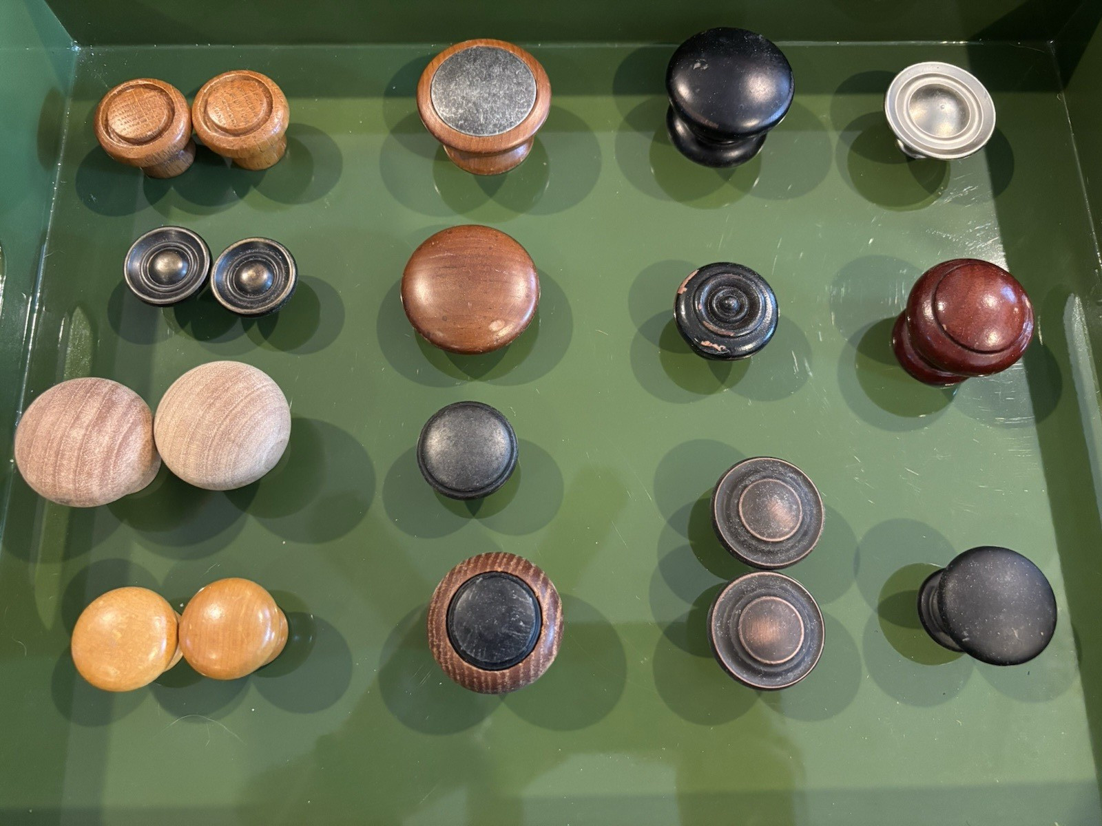 19 Pc Lot -Brown Wood / Metal Drawer Pull Knobs Assorted 1 -3 Inch Round