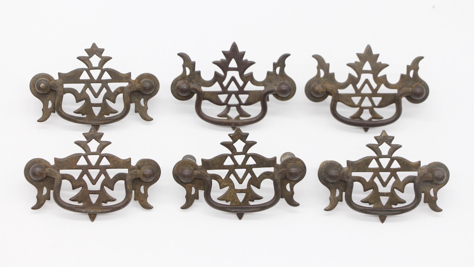 Vintage Traditional 3.25 in. Steel Cut Out Bail Drawer Pulls