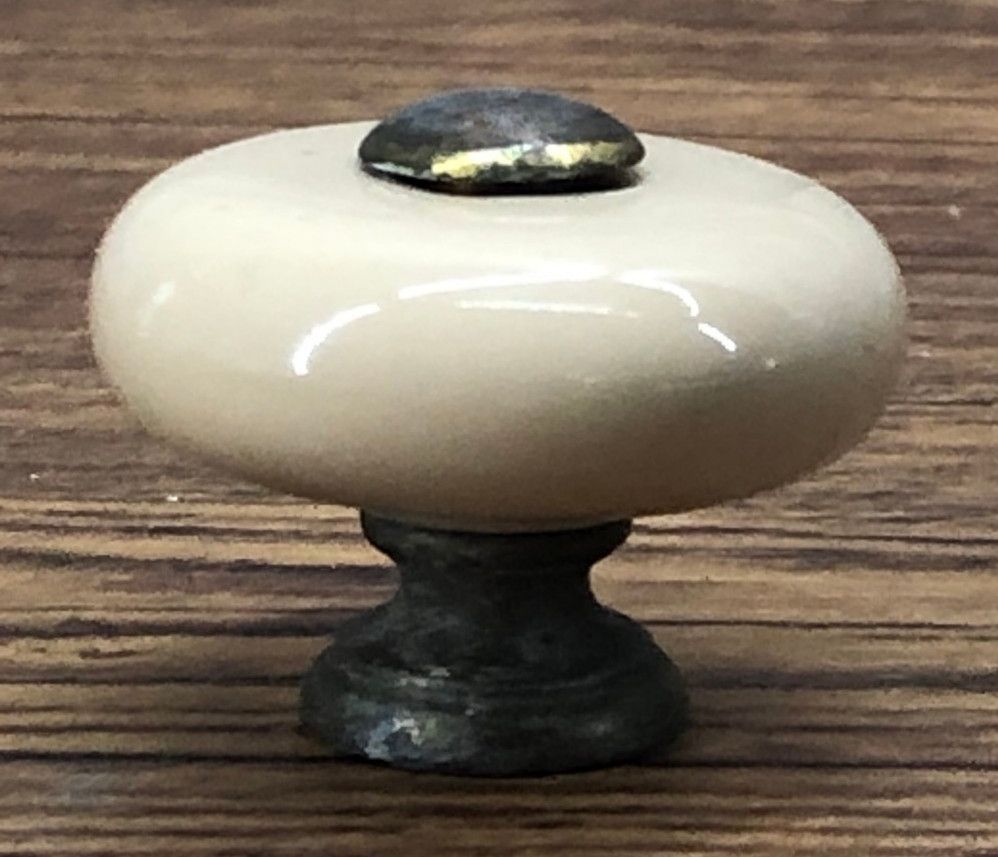 Vintage Lot of 12 Beige Porcelain Ceramic Cabinet Knobs Pulls 1.25″ Wide #088