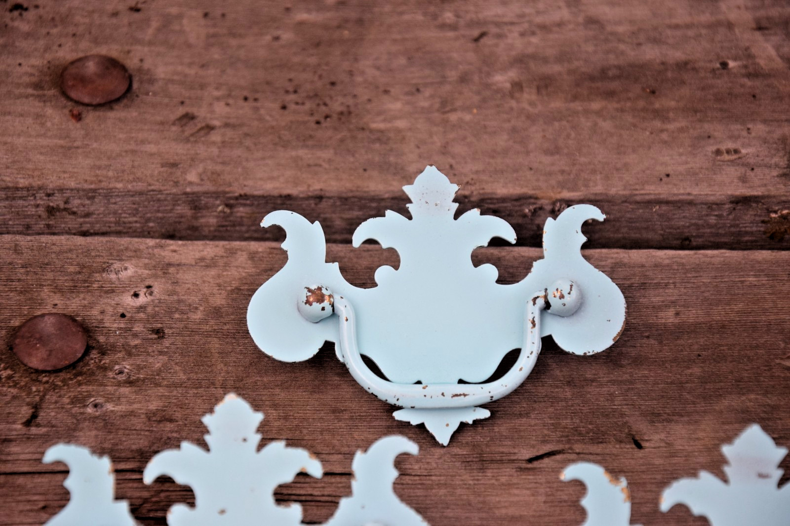 FLEUR DE LIS CHEST OF DRAWERS PULL HANDLE HARDWARE LOT OF 7 PULLS WITH SCREWS