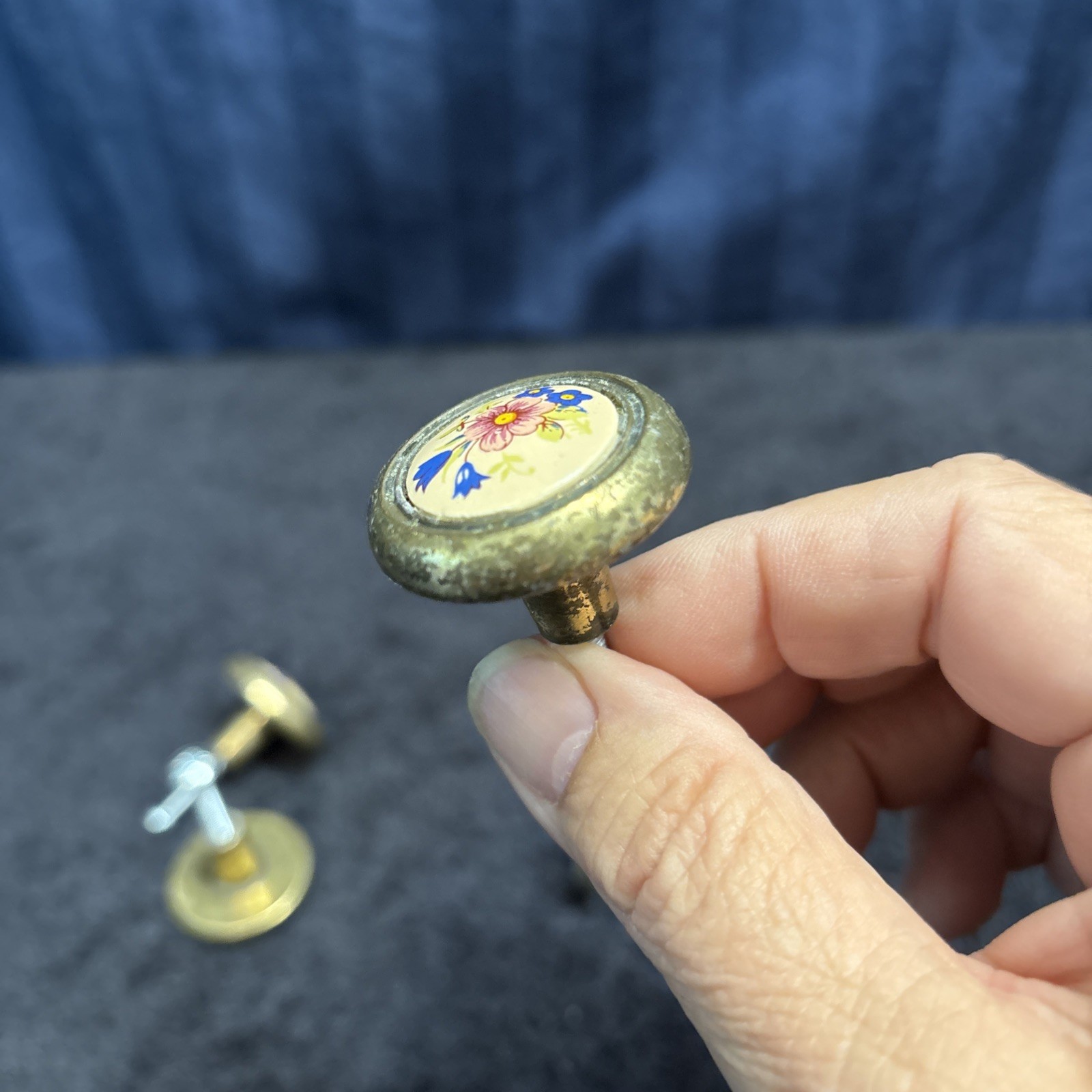 Lot of 4 Brass and Porcelain Blue/Pink Flower Drawer Pulls Door Knobs R7