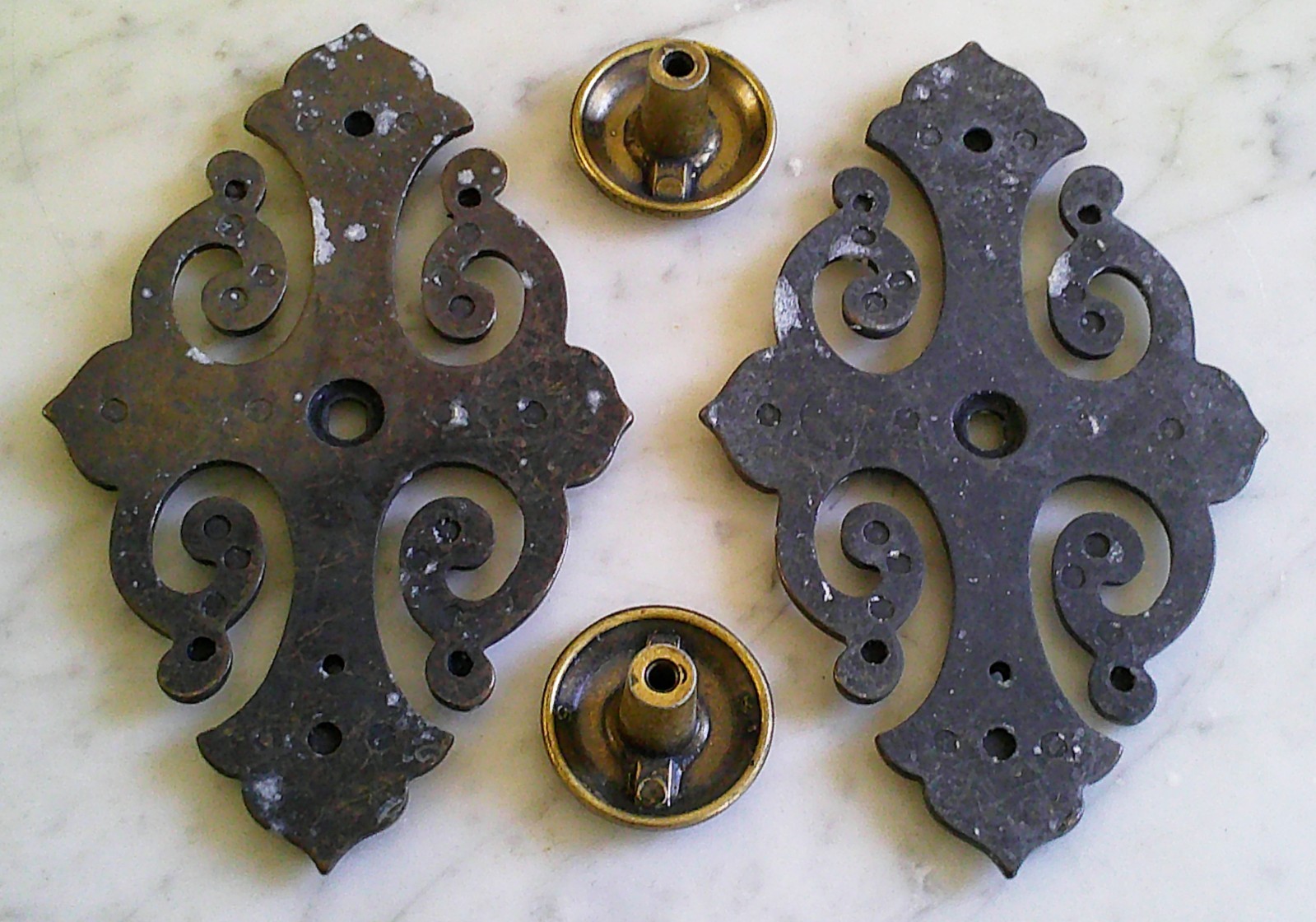 2 Vintage Amerock Textured Brass Knobs & Large Brass Back Plates, Gothic style
