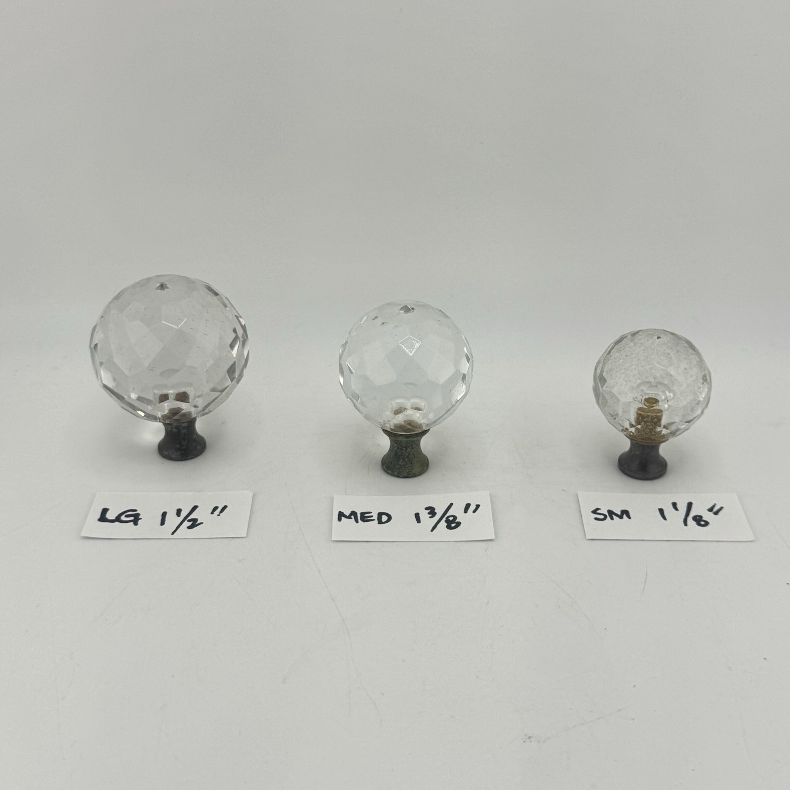 Lot 23 VTG 1930’s Faceted Glass Crystal Drawer Pulls Brass Cabinet Knobs 3 Sizes