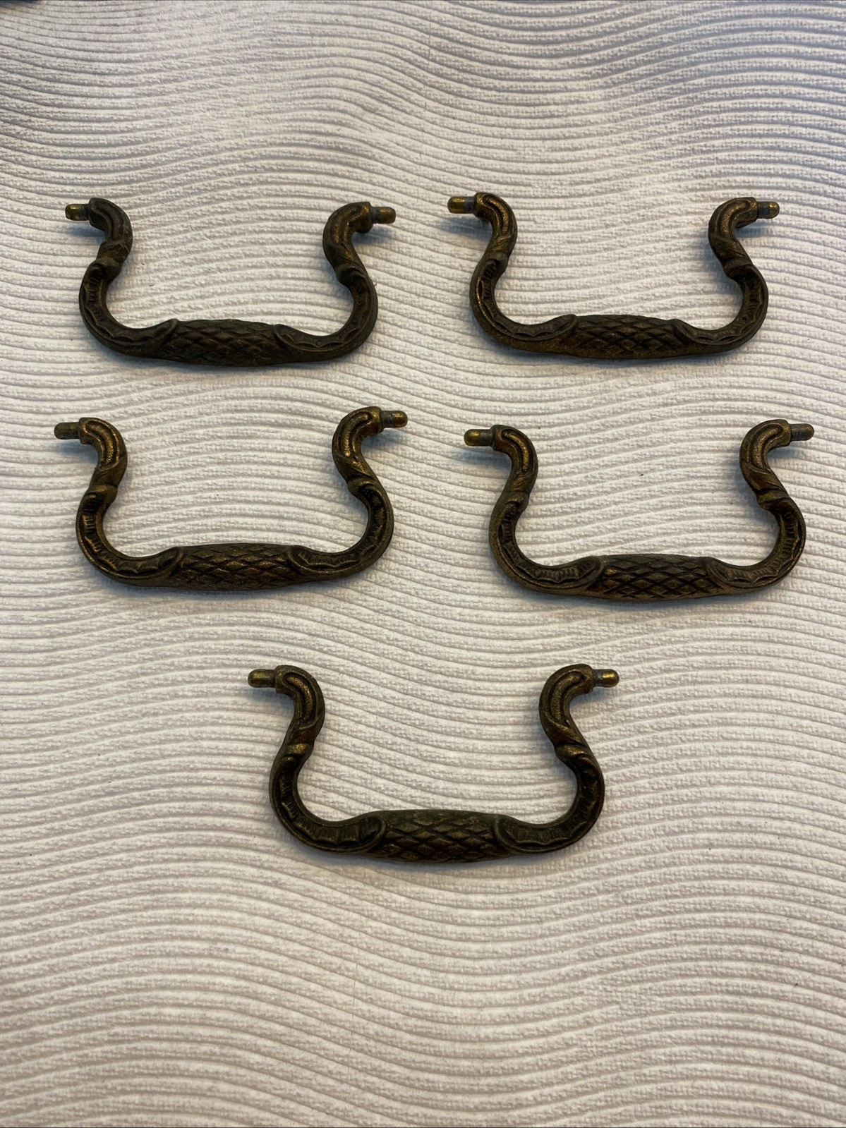 Lot Of 5 Antique Ornate Brass Swan Neck Textured 3″ Drawer Ball Pulls Handles