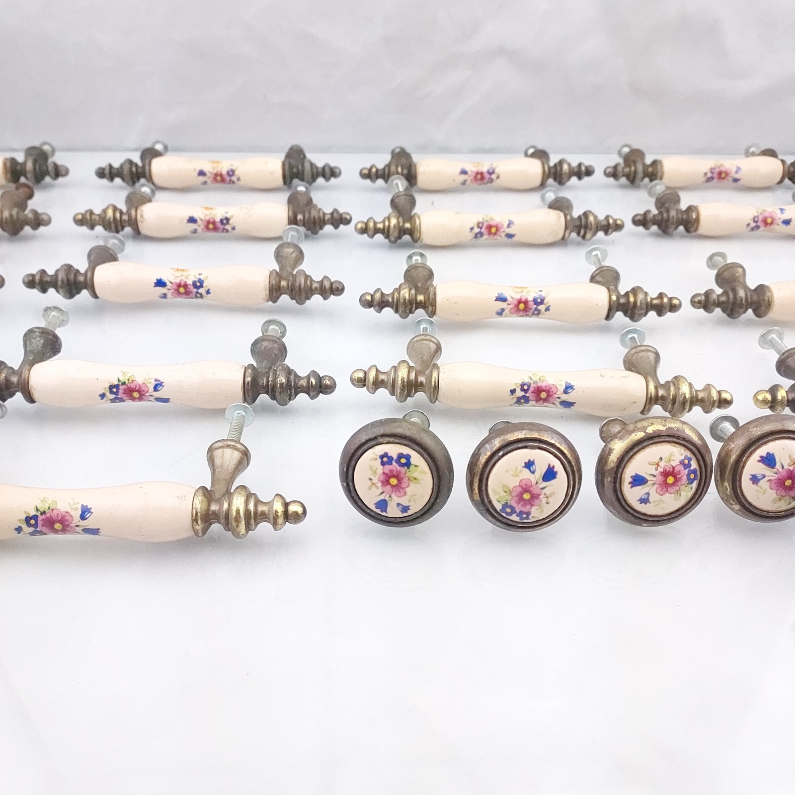1960s Floral Beige Porcelain Brass End 3″ Drawer Pull Handle & Rounds Nat’l Lock