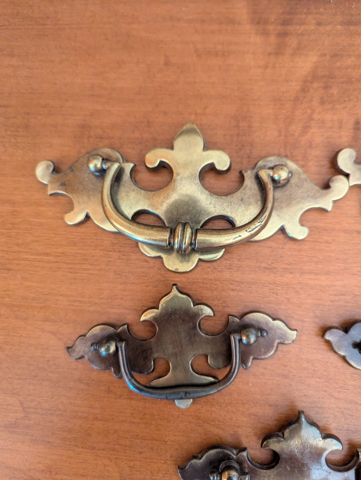 5-VINTAGE KBC BRASS PULLS COLONIAL, CHIPPENDALE(2)6-1/4″(3)4-1/4″ #G