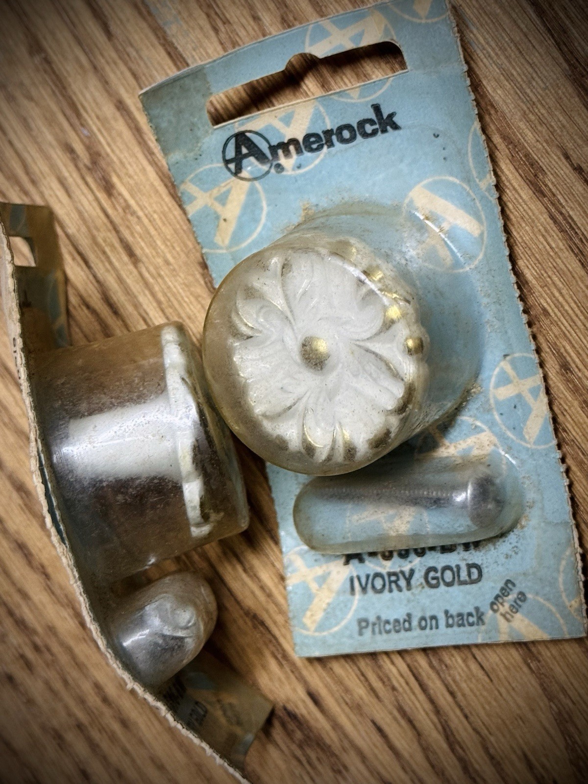 2 Vintage Antique Amerock Ivory Gold Drawer Knobs Pulls Mid Century Floral Round