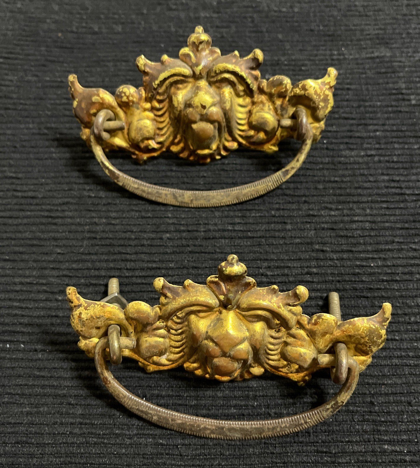 LION HEAD LOT OF 2 DRAWER PULLS BRASS BACKPLATE, METAL HANDLE ANTIQUE-VINTAGE ⭐️