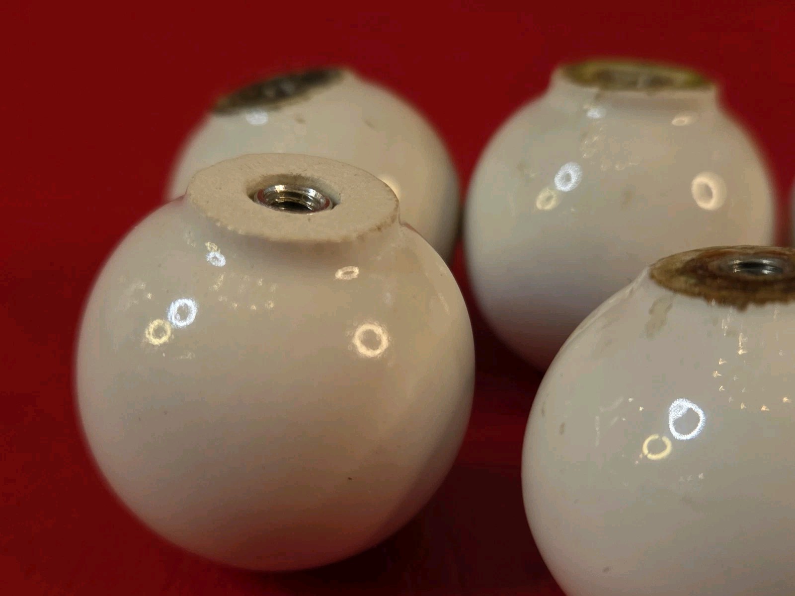 6 VTG WHITE PORCELAIN DRAWER ROUND BALL KNOBS CABINET PULLS 1.25″D MID-CENTURY