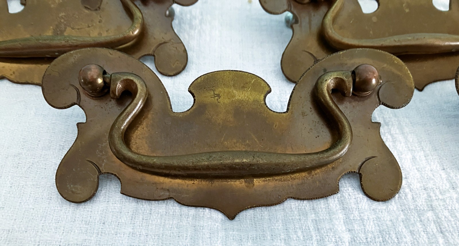 🔴 Vintage Brass Drawer Pulls 3.5″ Center Lot of 14 w/ Screws Great Patina