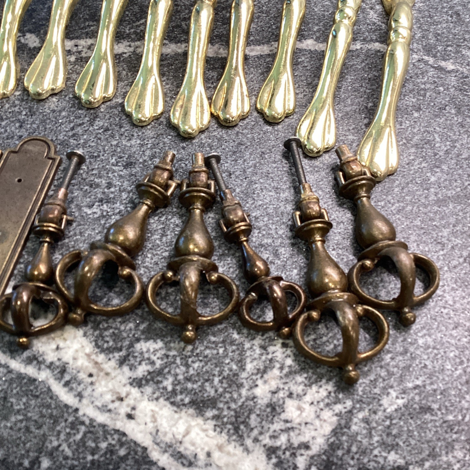 Vintage Reclaimed Hardware Drawer Pulls Handles Misc Mixed Lot 32 Pieces