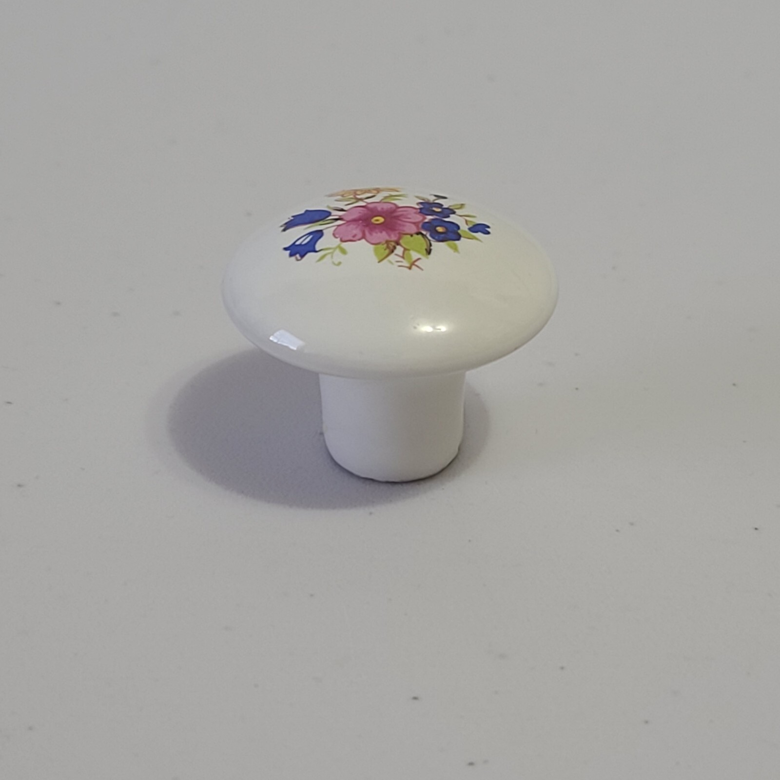 Vintage White Ceramic Floral Bouquet Round Drawer Pull 1 3/8″ *