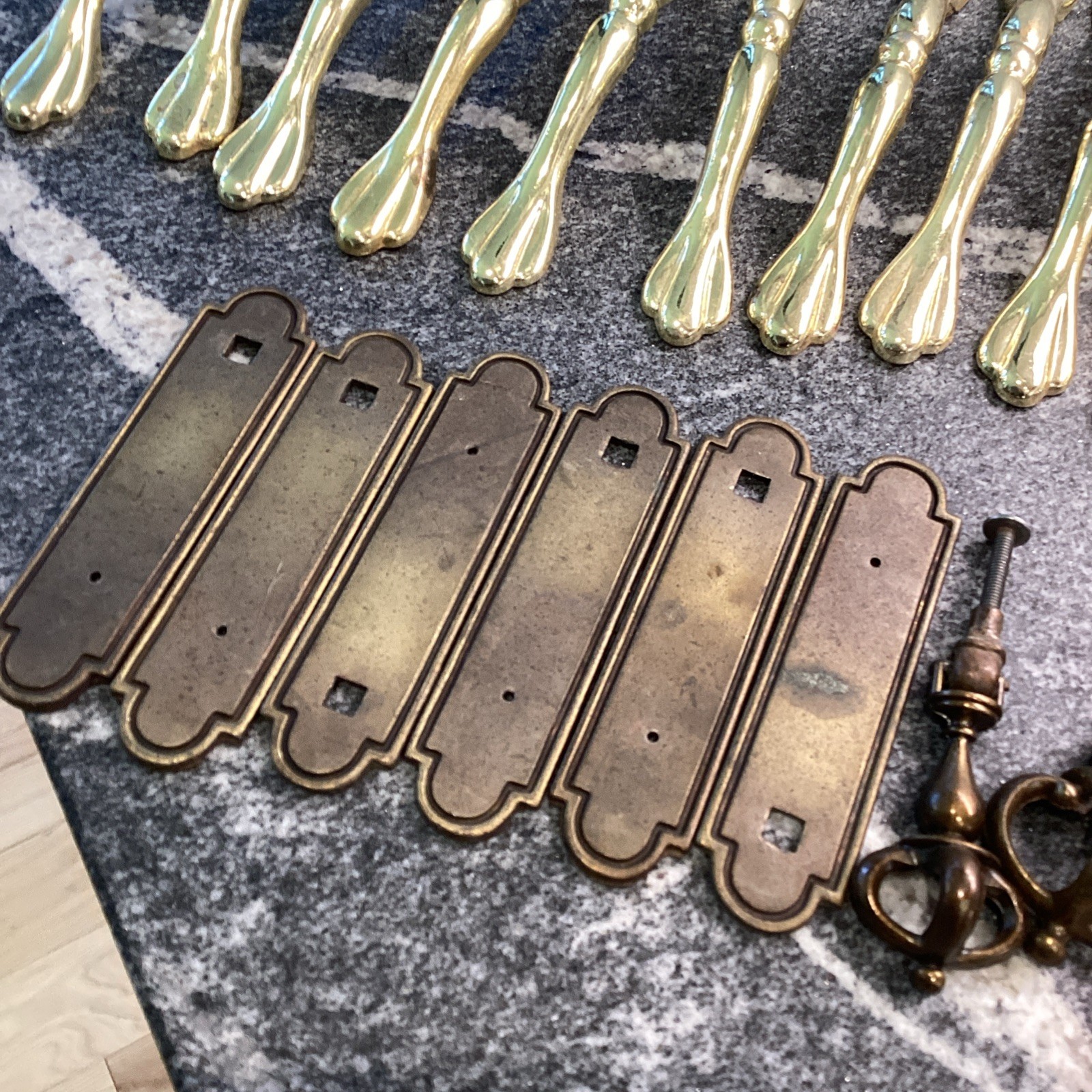 Vintage Reclaimed Hardware Drawer Pulls Handles Misc Mixed Lot 32 Pieces