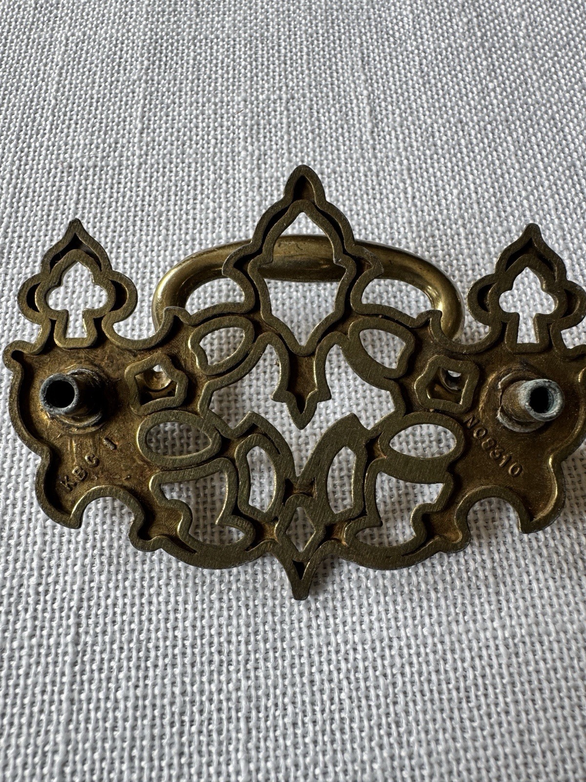 8 Vintage Brass Finish Drawer Pulls Used Hardware~2 1/2″ Cen – Cen