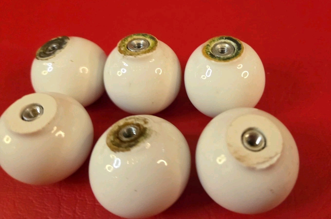 6 VTG WHITE PORCELAIN DRAWER ROUND BALL KNOBS CABINET PULLS 1.25″D MID-CENTURY