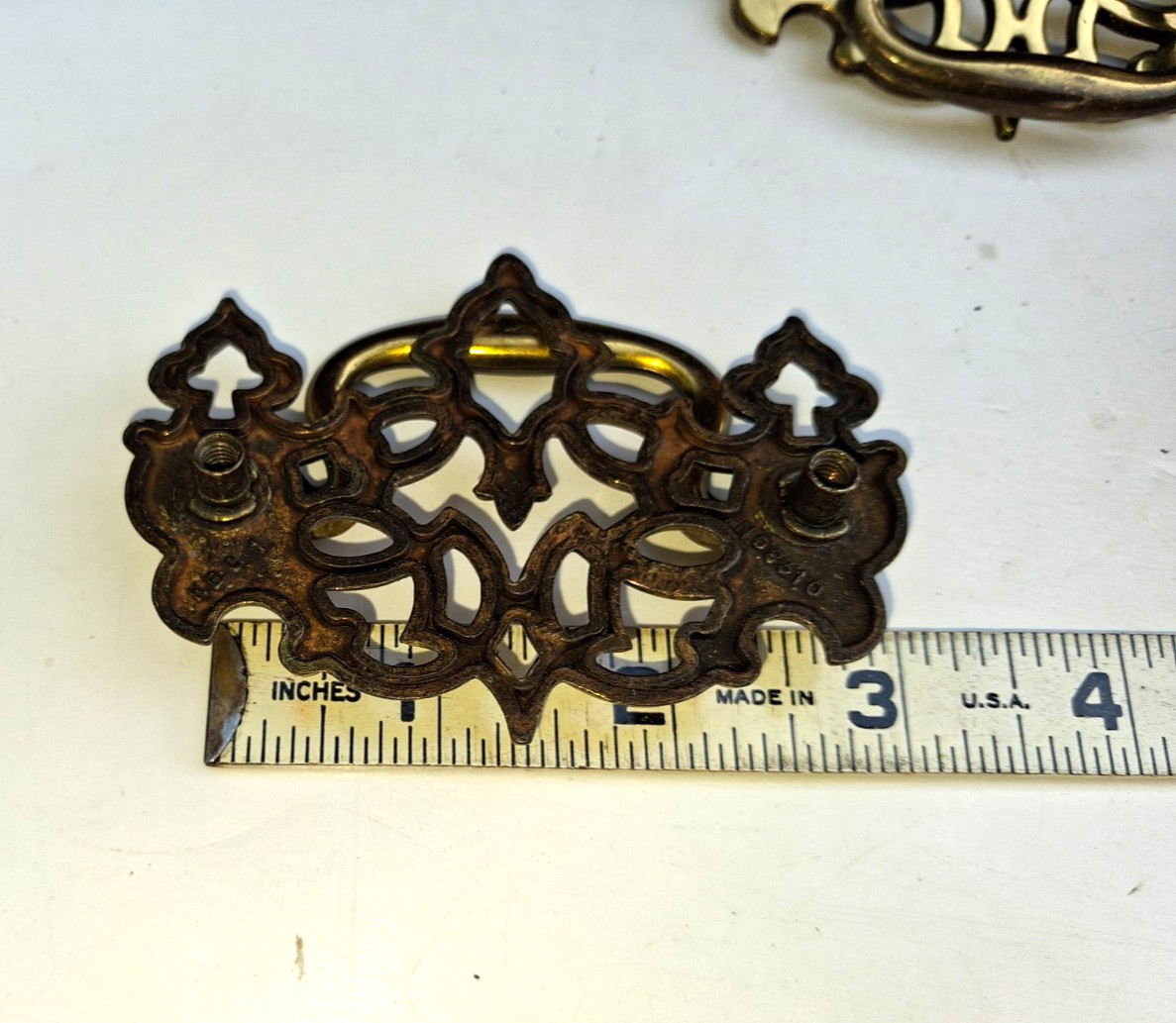 LOT OF VINTAGE ORNATE PULLS DRAWER HANDLES NO HARDWARE