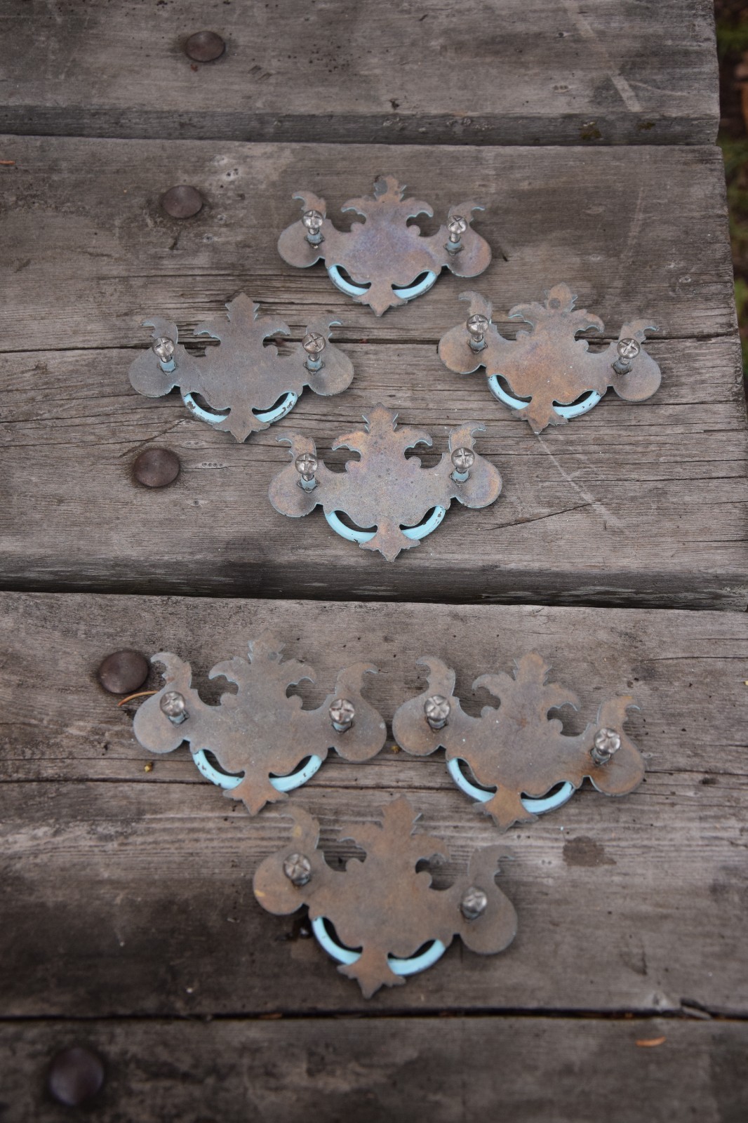 FLEUR DE LIS CHEST OF DRAWERS PULL HANDLE HARDWARE LOT OF 7 PULLS WITH SCREWS