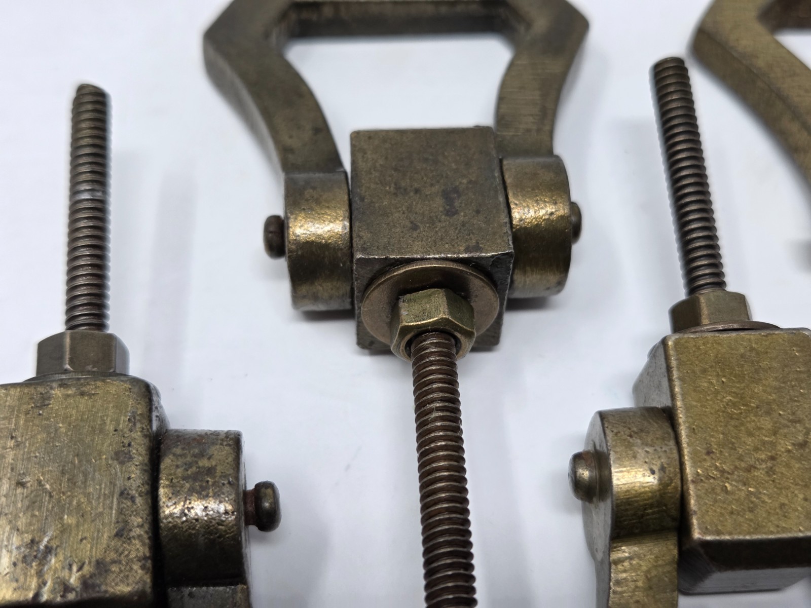 VINTAGE BRASS DROP BAIL PULL HANDLES ANTIQUE STYLE SINGLE HOLE DRAWER KNOB LOT 4